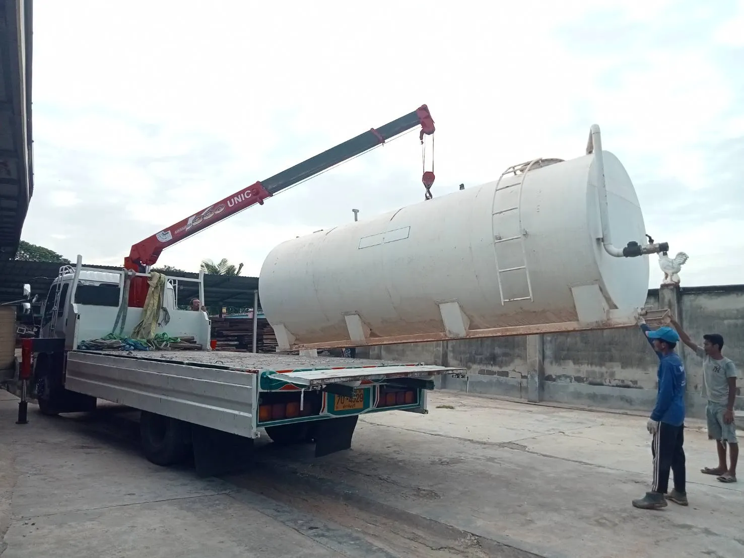 เฮี๊ยบยกของ ศรีราชา